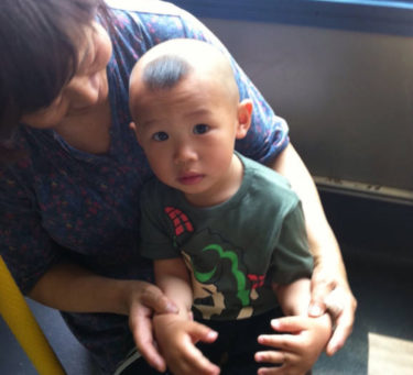 Enfants chinois qui étaient des bus