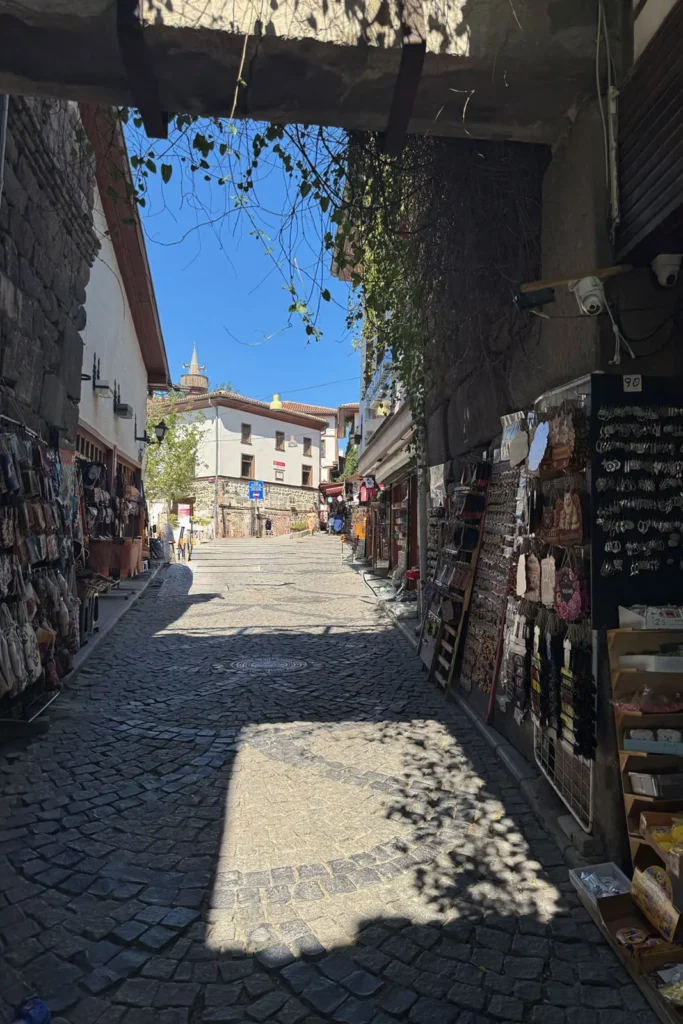 Cobblestone street near Ankara Castle in Ankara, Türkiye, photographed by the author of Barış & Noah