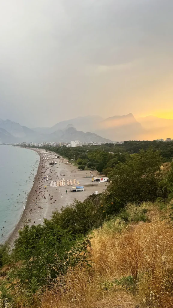 Mediterranean coast and mountains in Antalya, Türkiye, photographed by the author of Barış & Noah