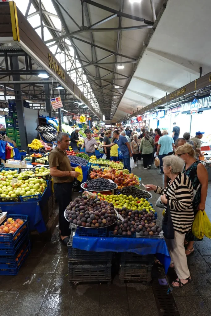Shoppers filling a produce aisle inside Ulus Hali during the author's visit
